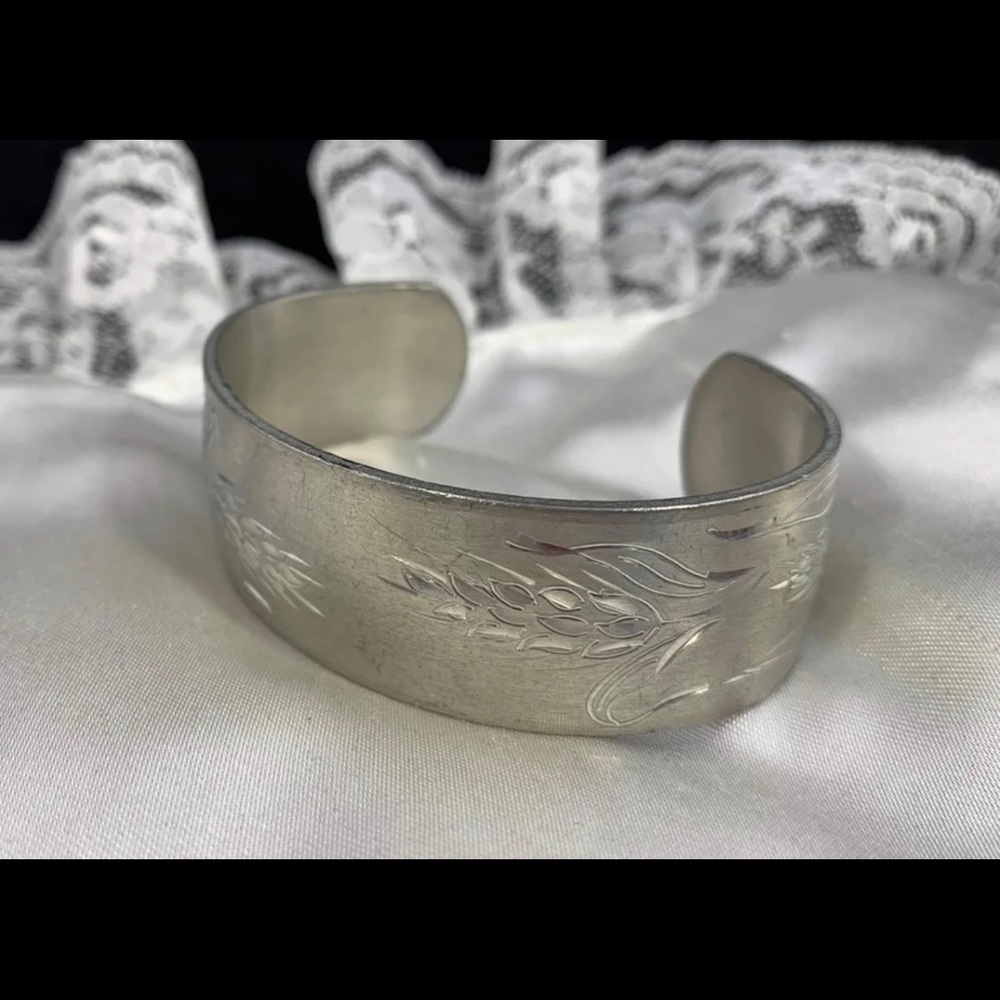 PEWTER VINTAGE FLOWER CUFF BRACELET